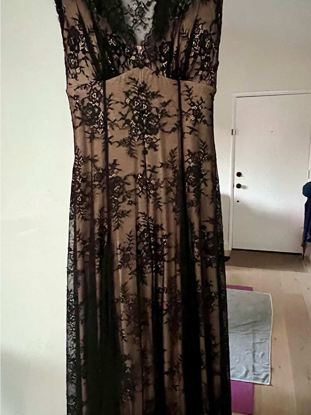 Black Lace-Overlay Maxi Dress - Elegant Evening Style - Picture 2 of 4